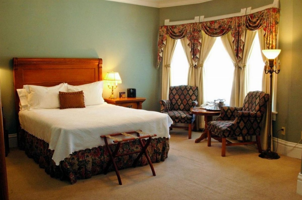 Deluxe King Suite